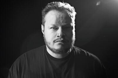 Leonel retoma el presente con "Amor"