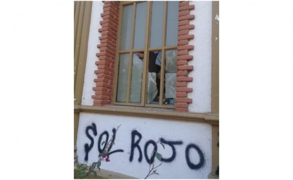 Vandalizan sede de justicia para exigir aparición de activista en Oaxaca