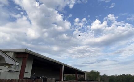 Aterriza piloto que amenazó con estrellar su avioneta contra un Walmart en EU; fue detenido