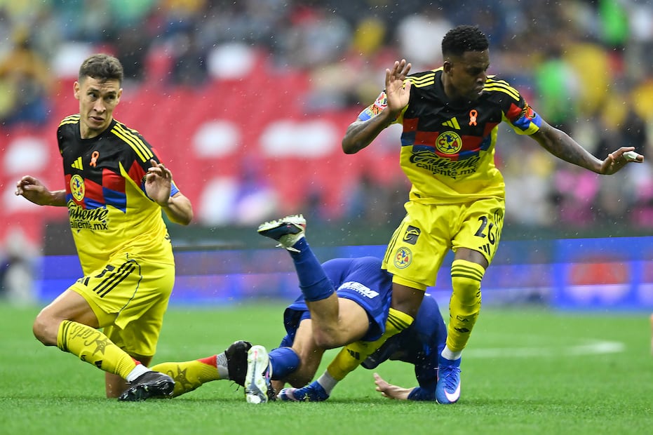 Cristian Borja sale lesionado en el partido de ida entre América y Pumas, correspondiente a los Cuartos de Final del Clausura 2026 - Foto: Imago7
