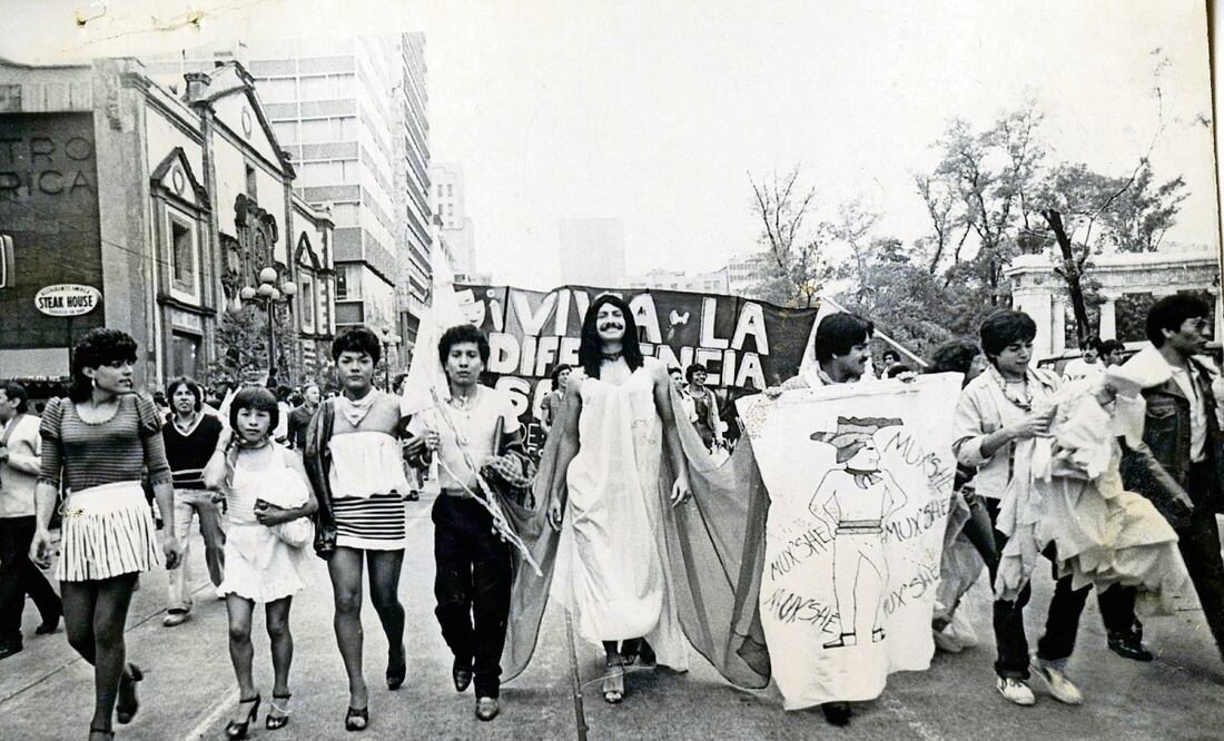 Integrantes de la diversidad sexual participan en las primeras marchas del movimiento en México. Foto: Archivo