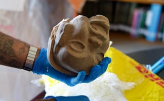 Gobierno de Sheinbaum suma más de 2 mil piezas arqueológicas restituidas; SRE entrega 52 objetos al INAH