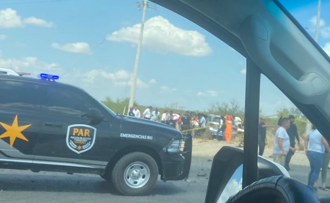 Claudia Sheinbaum auxilió a su equipo tras un accidente en la carretera Sabinas-Monclova. Foto: Especial