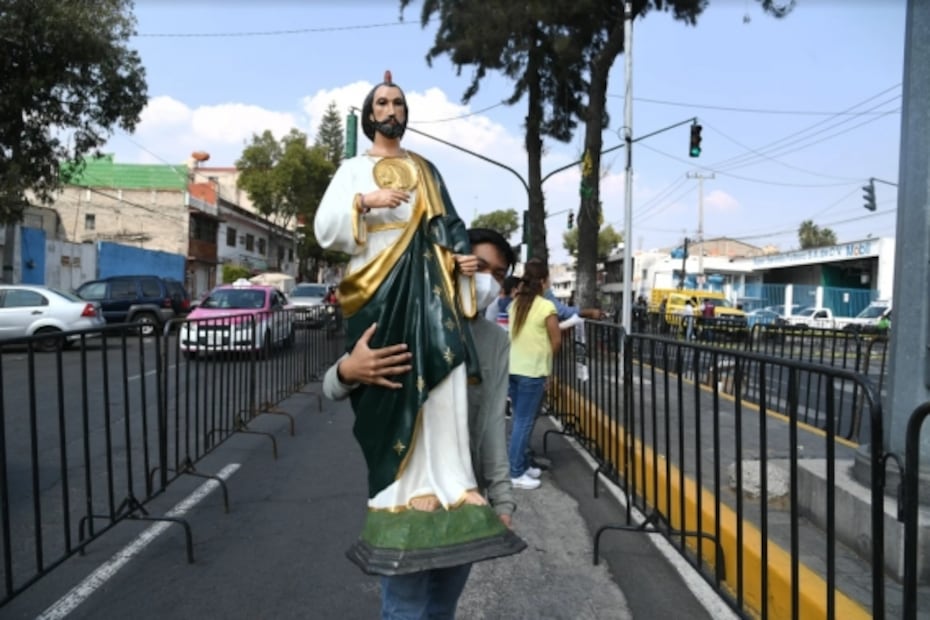 Poca venta, panteones cerrados, tradiciones interrumpidas. Una difícil temporada de Día de Muertos en imágenes