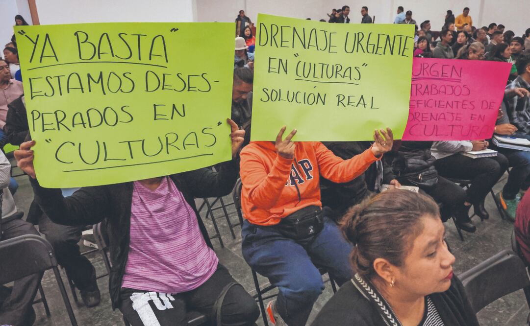Con pancartas, vecinos de Culturas de México exigieron a las autoridades apurar las obras. (21/01/2025) Foto: Luis Camacho / El Universal