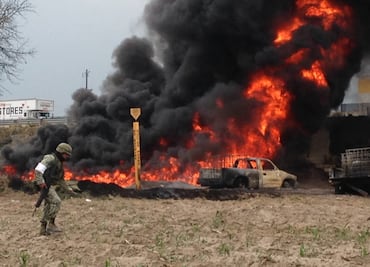 Reportan incendio en dos tomas clandestinas en Puebla