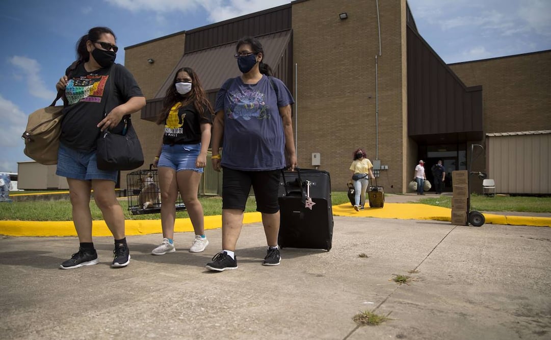 El huracán “Laura” se está moviendo hacia el noroeste y a través del Golfo de México a 26 km/h (Foto: AFP)