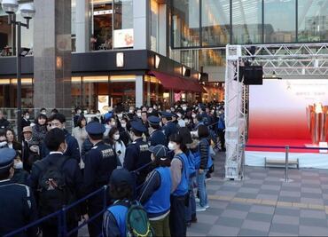Antorcha olímpica reúne a miles de japoneses pese a crisis por el coronavirus