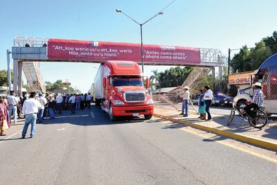 Libera tribu yaqui carretera en Vícam