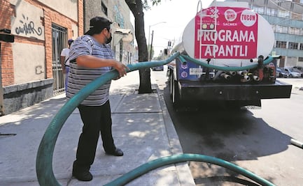 Con pipas surten agua en V. Carranza