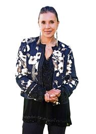 Sin guardaespaldas Elisa Salinas no va al teatro