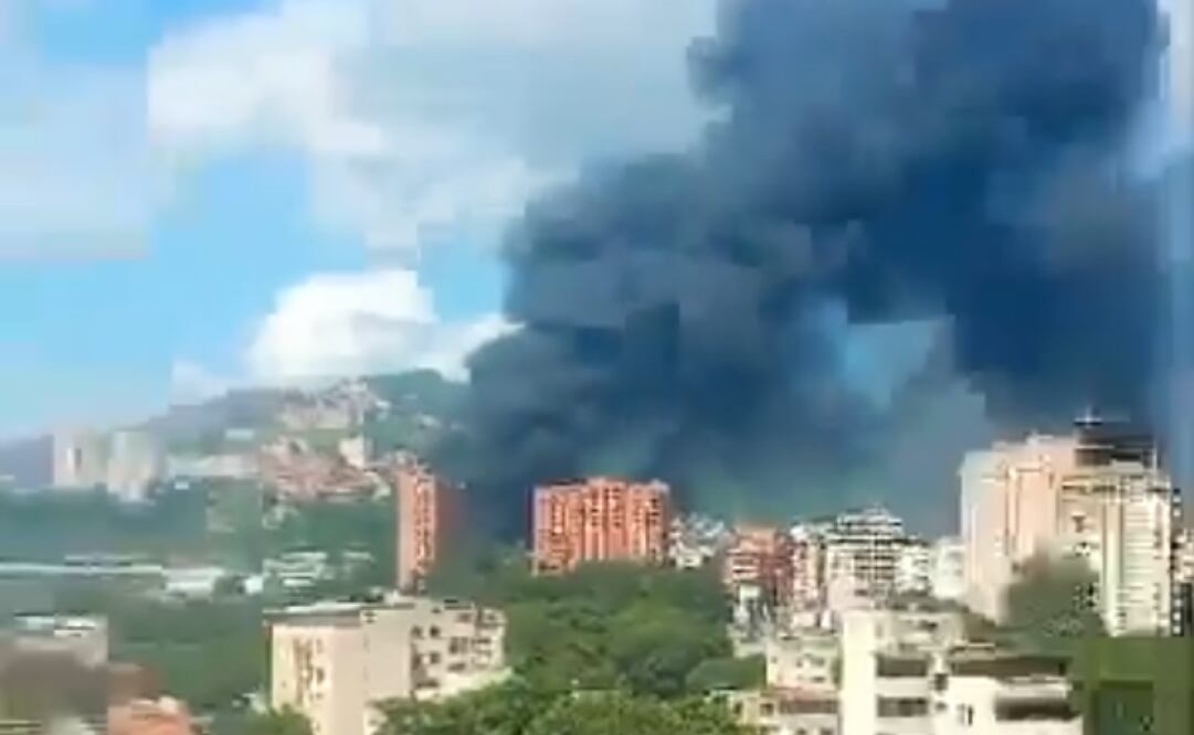 Registran incendio en Caracas, Venezuela. Foto: captura de pantalla
