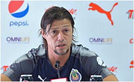 Almeyda presenta libro conmemorativo del titulo
