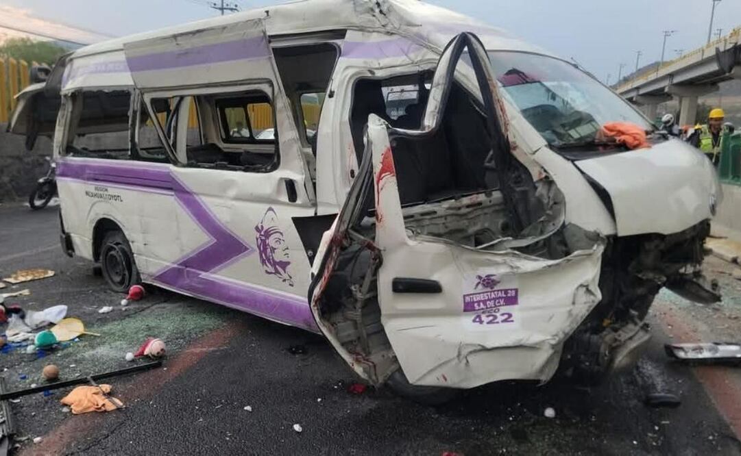 Transporte público vuelca en autopista México-Puebla (25/03/2025). Foto: Especial