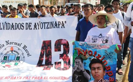 Señalan fricciones entre los padres y madres de los 43 normalistas y el gobierno federal