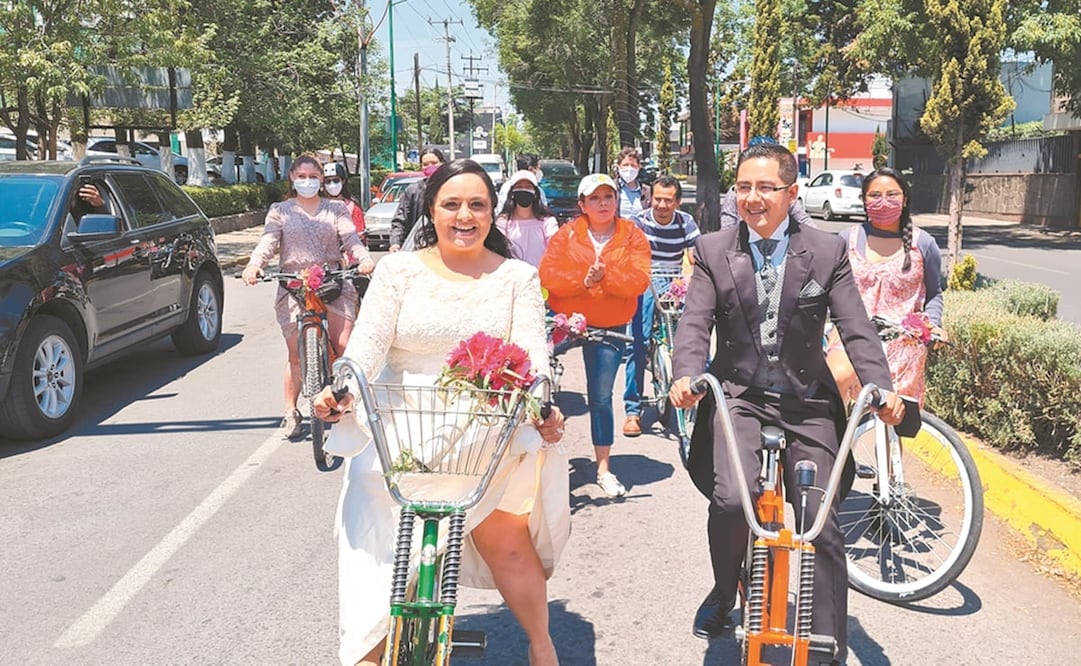 Patricia Luna Delgado y José Carmona de Cruz se conocieron hace ocho años porque ambos eran activistas en pro de la apertura de vialidades para los ciclistas en el Estado de México. Foto: Claudia González. EL UNIVERSAL