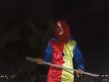 Joven se viste de payaso para asustar en Chiapas