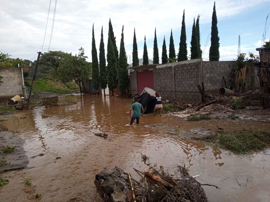 El desbordamiento del río Yautepec, en Morelos, dejó un saldo de 10 viviendas dañadas y 35 personas desalojadas de sus hogares. Fotos: ESPECIALES