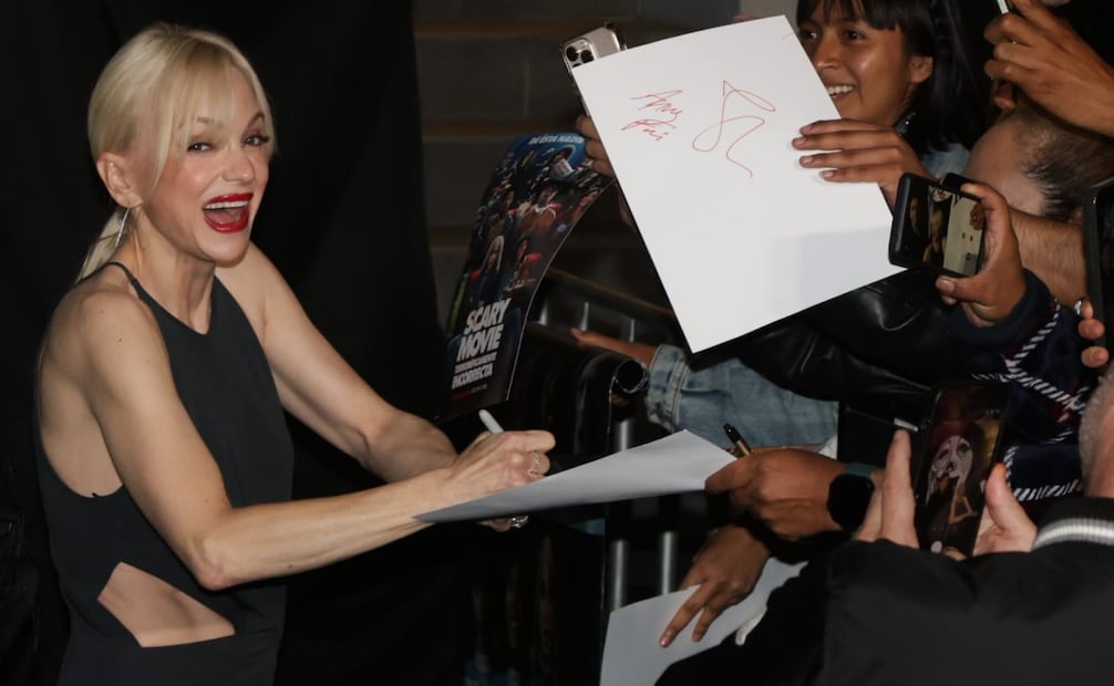 Anna Faris, Marlon Wayans y Shawn Wayans, elenco de "Scary Movie terroríficamente incorrecta", convivieron con fans de la saga en un cine ubicado en plaza Antara en Polanco. FOTO: CARLOS MEJIA/EL UNIVERSAL