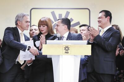 Mancera, líder del PRD en Senado, pero no se afiliará