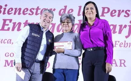 Bienestar entrega tarjetas de pensión para adultos mayores a nuevos derechohabientes en Toluca