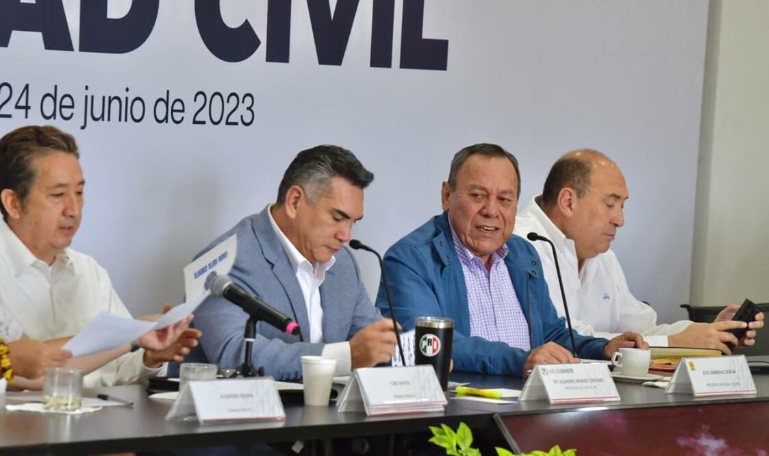 Zambrano informó que junto con los líderes nacionales del PRI y del PAN, Alejandro Moreno, y Marko Cortés, respectivamente, se reunieron con distintas organizaciones ciudadanas.