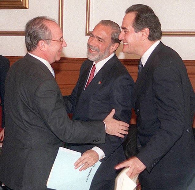 Entonces secretario de Hacienda y Crédito Público, Ángel Gurría, junto a Rodrigo de Rato y Herminio Blanco, en la Residencia Oficial de los Pinos, diciembre 1998. Foto: Carlos Pereda/EL UNIVERSAL.
