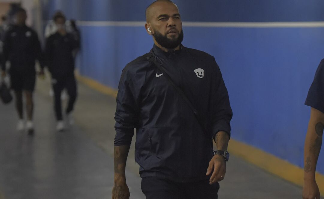 Daniel Alves con el primer equipo de Pumas / Foto: Imago7