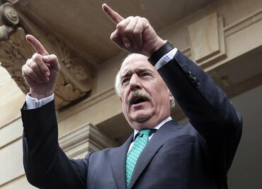 Pastrana entrega propuesta para ajustar acuerdo de paz con FARC