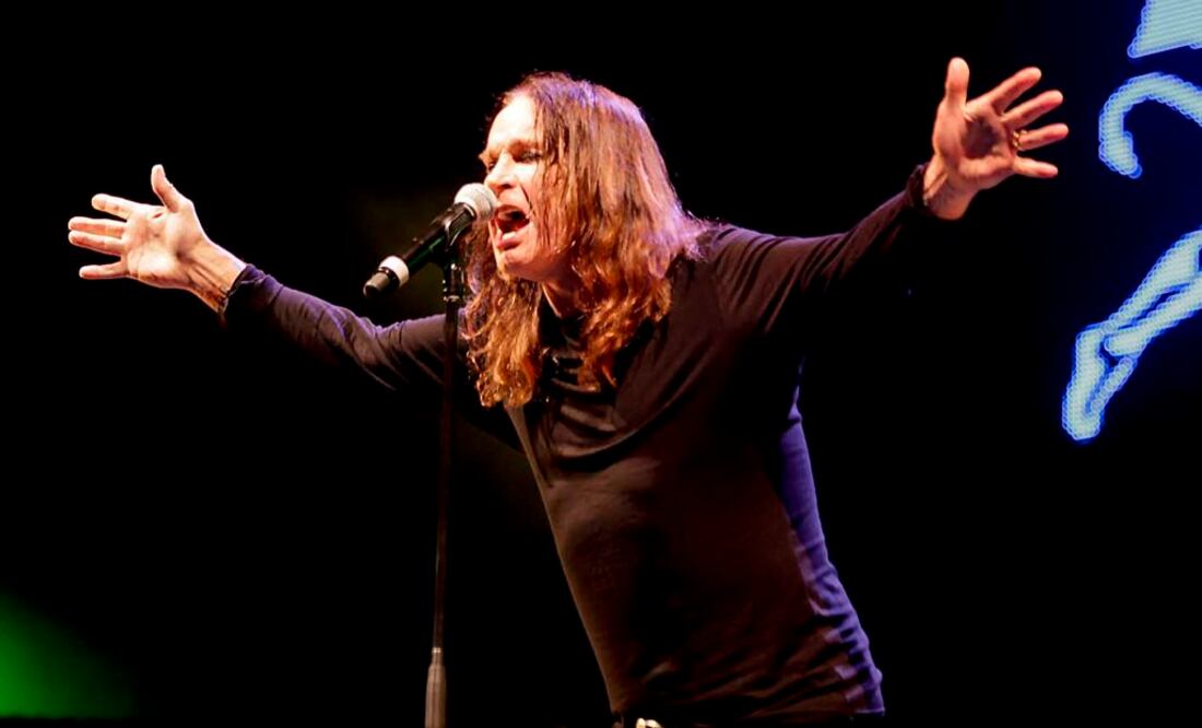 El cartel del espectáculo, que tendrá por título "Back to the Beginning" (Vuelta a los orígenes), incluirá un set corto en solitario de Osbourne, de 76 años, antes de unirse a sus excomponentes de Black Sabbath Tony Iommi, Geezer Butler y Bill Ward sobre el escenario del Villa Park. FOTO: Archivo