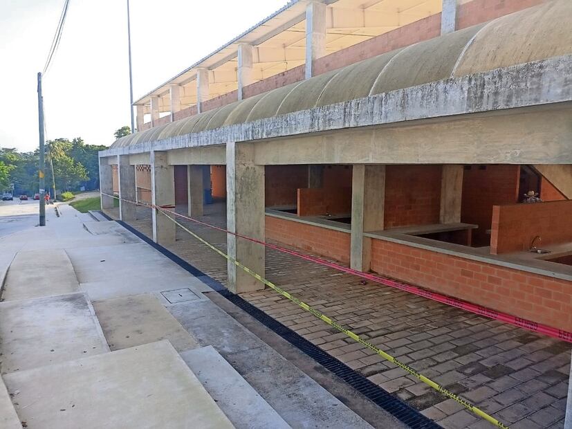 Los espacios que se diseñaron para comercializar algunos productos están vacíos. Foto: Perdo Villa y Caña