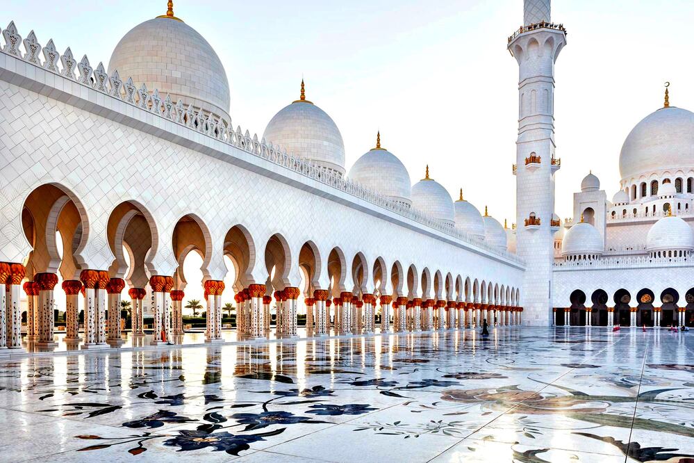 La Gran Mezquita Sheikh Zayed, en Abu Dhabi, es de las más grandes del mundo. (Foto: Istock)