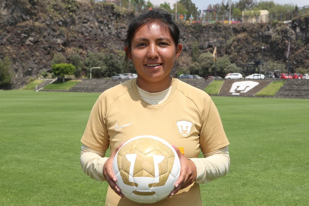Mexicana cumple su sueño de jugar en el Estadio Olímpico de la UNAM 