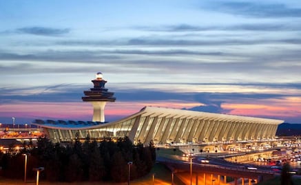 Trump presenta plan para renovar el aeropuerto de Dulles; asciende a 22 mil millones de dólares