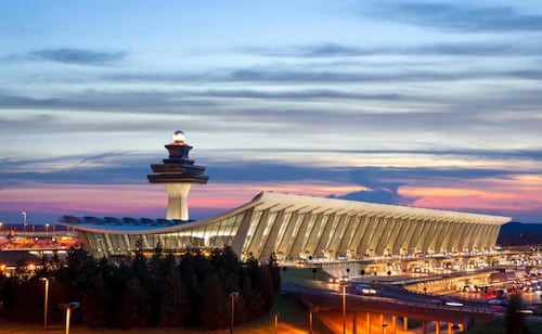 Trump presenta plan para renovar el aeropuerto de Dulles; asciende a 22 mil millones de dólares