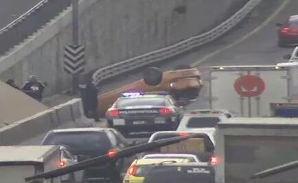 Se registra volcadura de un vehículo en la México-Toluca