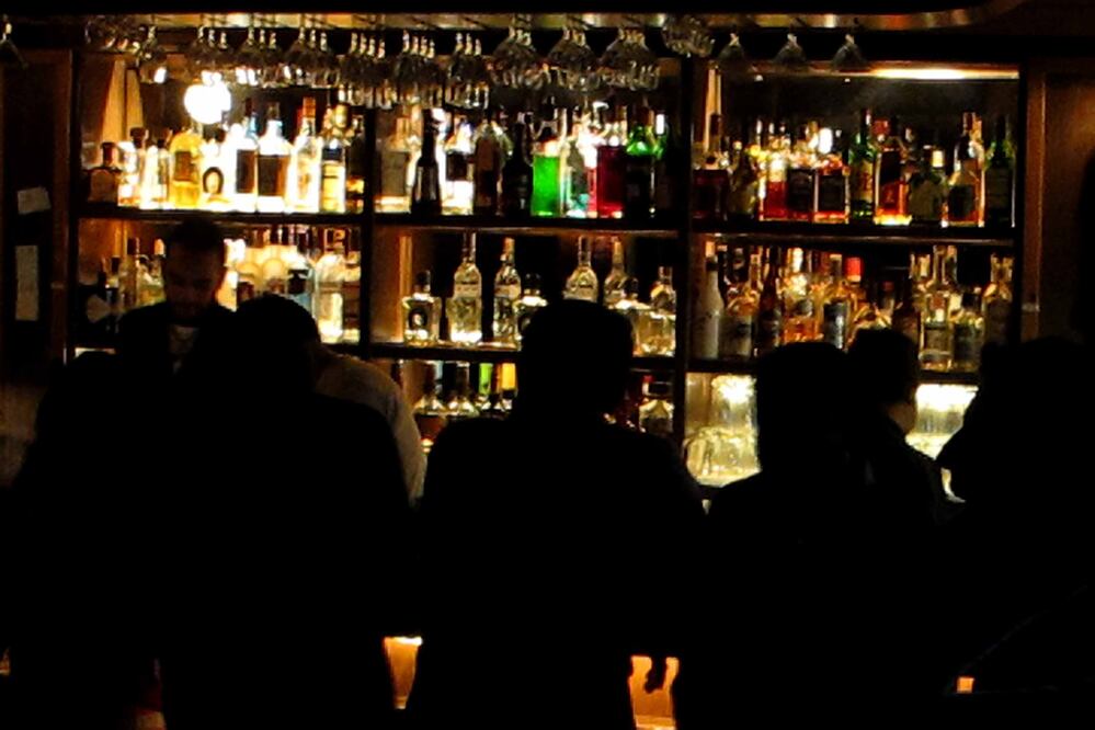 Por cada negocio el CJNG pide un mínimo de 3 mil pesos semanales. /Archivo - EL UNIVERSAL