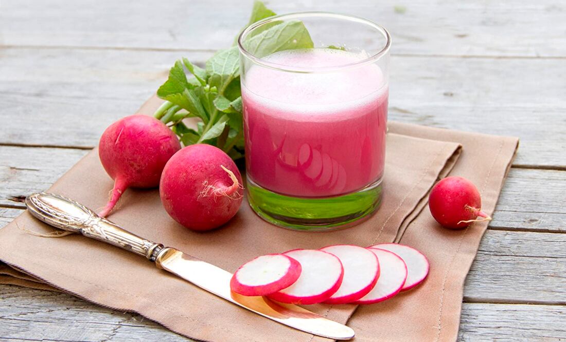 El agua de rábano tiene un sabor fresco y ligeramente picante. Foto: Freepik