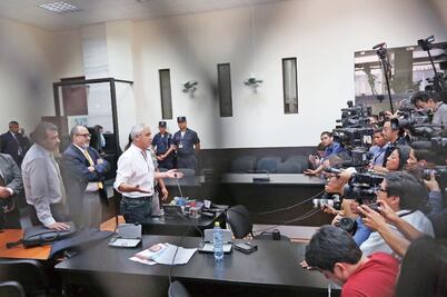 Suspenden audiencia contra Otto Pérez; clama inocencia 