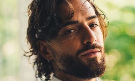 Maluma da una clase magistral de moda masculina con estos 3 looks del Fashion Week