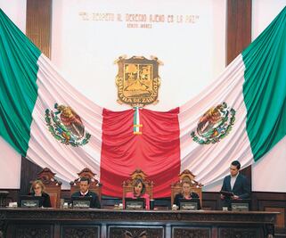 Funcionarios se van por candidaturas en Coahuila