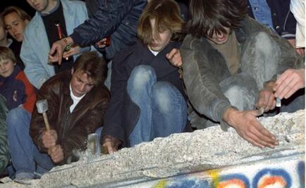 A piece of Berlin Wall to be auctioned in Mexico