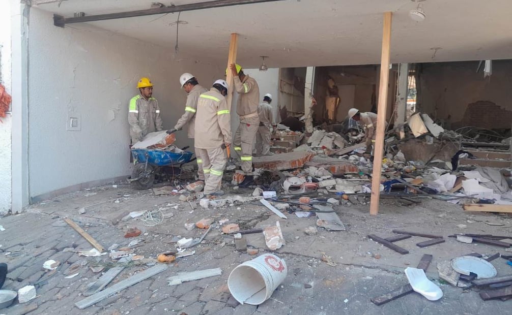 Protección Civil y Dirección de Obras realizan apuntalamiento de vivienda en alcaldía Álvaro Obregón tras explosión.
Foto: Especial.