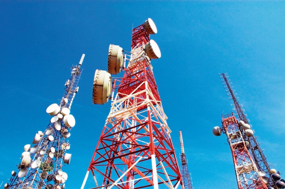 La banda de 2.5 GHz permite prestar servicios en zonas urbanas, pues puede llegar a una mayor cantidad de espacios al penetrar paredes y edificios (ARCHIVO EL UNIVERSAL)