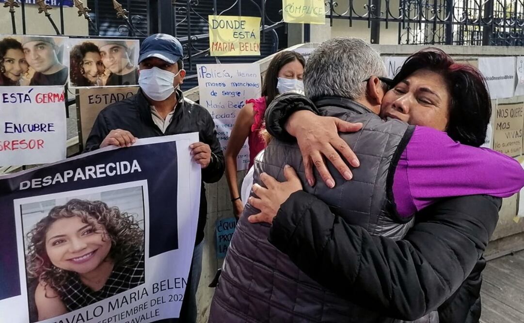 Elizabeth Otavalo, madre de la abogada María Belén Bernal, realiza una manifestación en búsqueda de su hija en Quito. Foto: EFE 