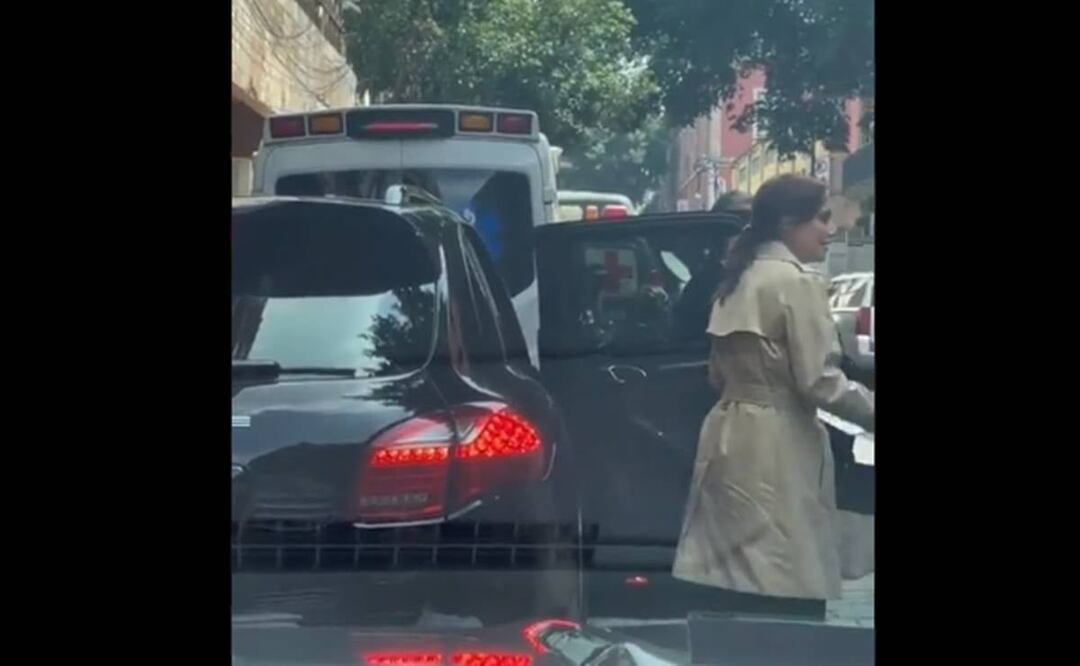 Exhiben a Lilly Téllez subiendo a un Porsche; "es del papá de mi hijo", dice ella