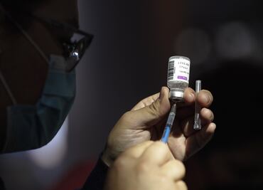 Desmienten que las vacunas antiCovid de Pfizer y Moderna generen coágulos de sangre