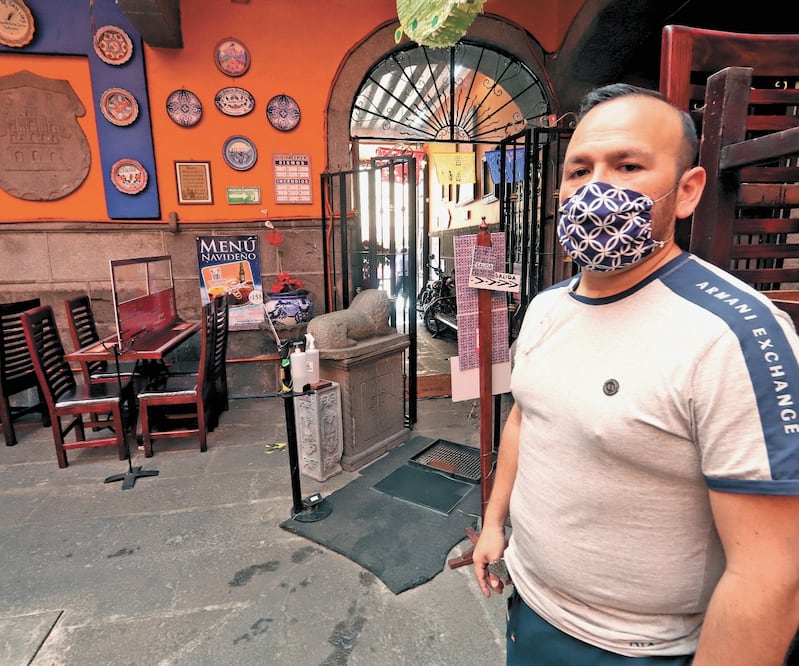 Antes de la pandemia, el restaurante El Patio de San Luis vendía unas 500 comidas a la semana, y ahora apenas llega a las 100, lamenta Julio Silva, el dueño del lugar. Foto: OMAR CONTRERAS. EL UNIVERSAL
