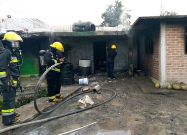 Incendio en casa que guardaba combustible en Hidalgo deja un muerto
