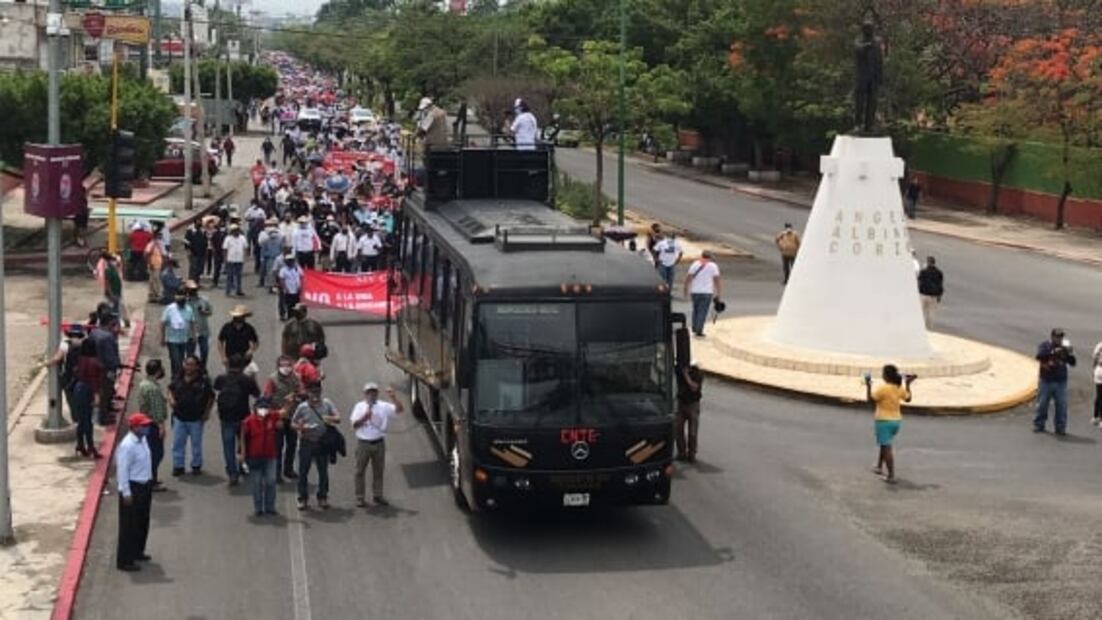 Maestros de la CNTE marchan en Chiapas; piden reinstalar mesas de diálogo con AMLO